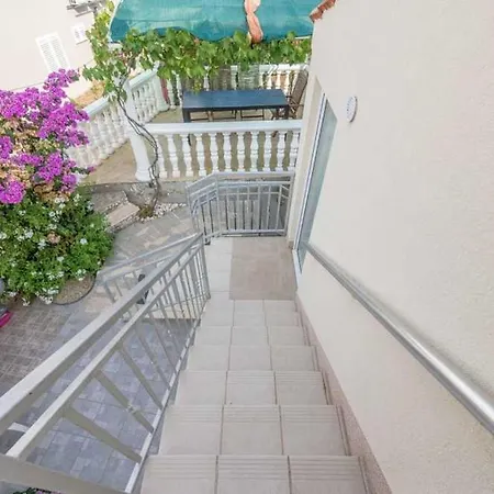 Kristo Apartment