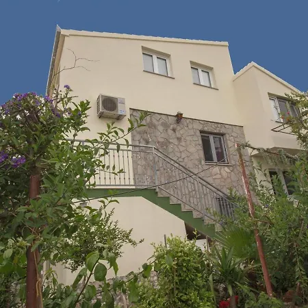 Kristo Apartment
